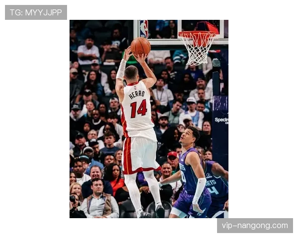 希罗突破拉开得分差距，关键时刻提升热火火力效率