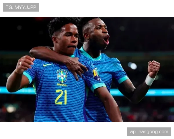 维尼修斯与菲尔米诺在进攻连动中展现分散驱动趋势